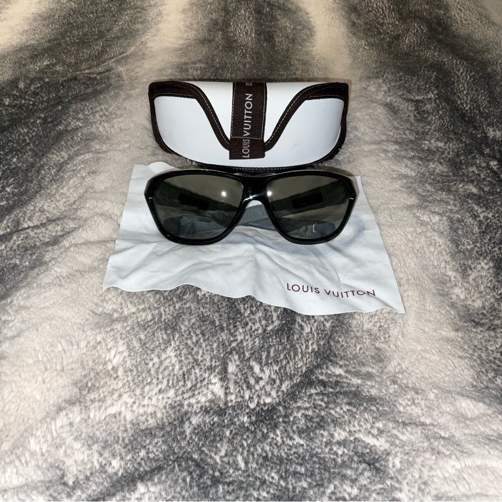 Louis Vuitton Black Sporty Sunglasses